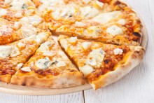 Пицца четыре сыра  (Pizza quattro formaggi)