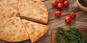 Осетинские пироги с мясом, болгарским перцем